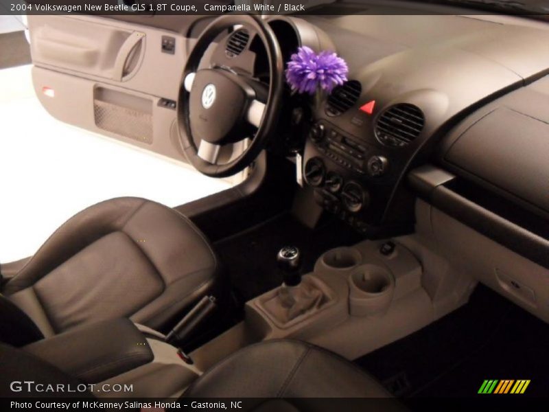 Campanella White / Black 2004 Volkswagen New Beetle GLS 1.8T Coupe