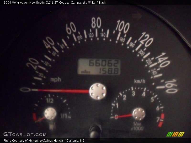 Campanella White / Black 2004 Volkswagen New Beetle GLS 1.8T Coupe
