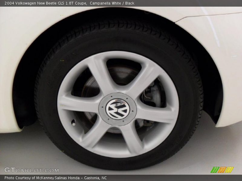 Campanella White / Black 2004 Volkswagen New Beetle GLS 1.8T Coupe