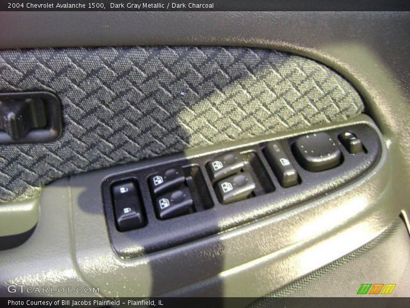 Dark Gray Metallic / Dark Charcoal 2004 Chevrolet Avalanche 1500