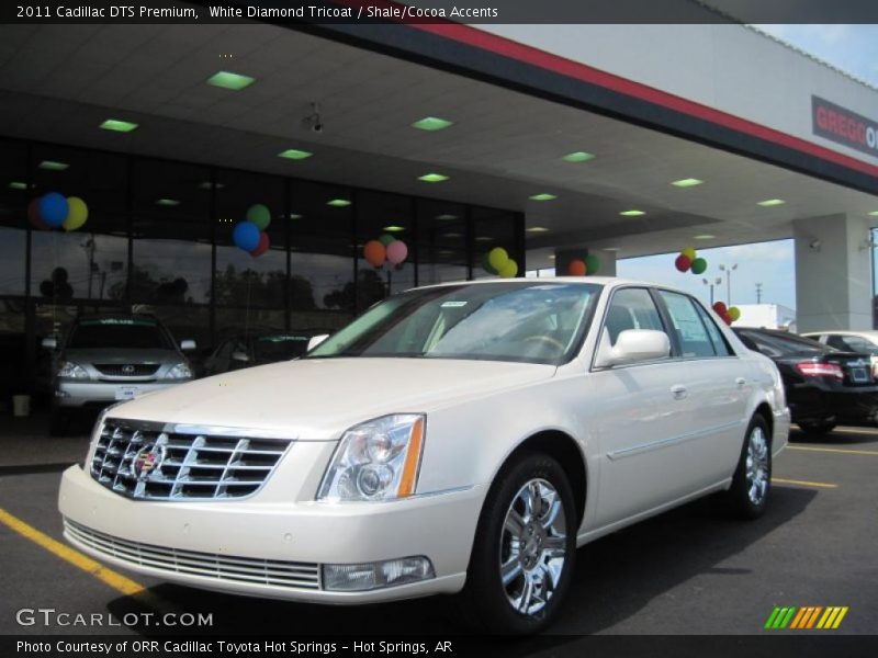White Diamond Tricoat / Shale/Cocoa Accents 2011 Cadillac DTS Premium