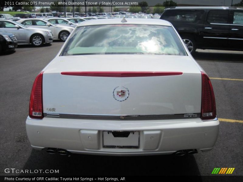 White Diamond Tricoat / Shale/Cocoa Accents 2011 Cadillac DTS Premium
