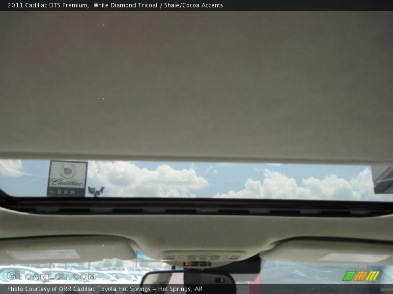 White Diamond Tricoat / Shale/Cocoa Accents 2011 Cadillac DTS Premium
