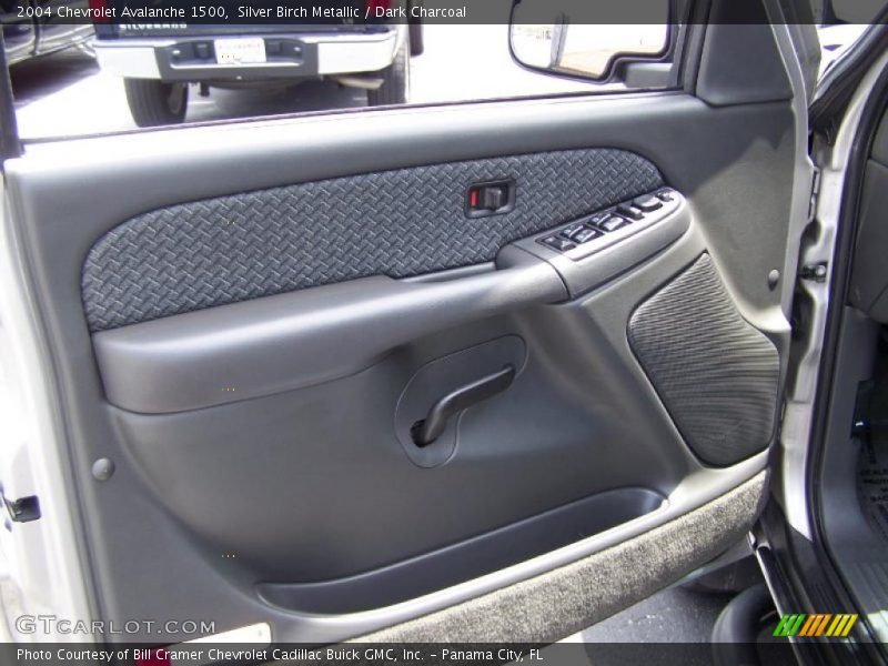 Silver Birch Metallic / Dark Charcoal 2004 Chevrolet Avalanche 1500