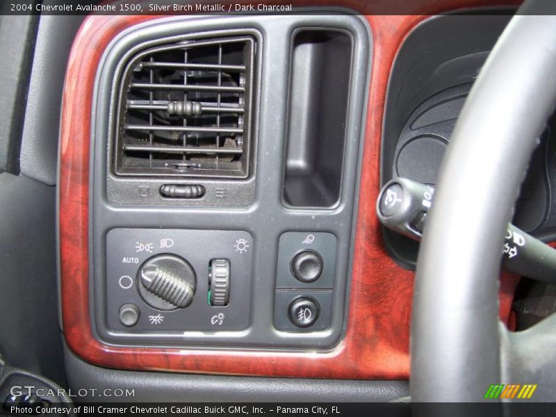 Silver Birch Metallic / Dark Charcoal 2004 Chevrolet Avalanche 1500