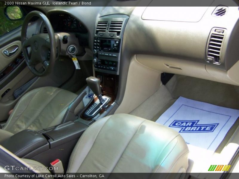 Icelandic Pearl / Blond 2000 Nissan Maxima GLE