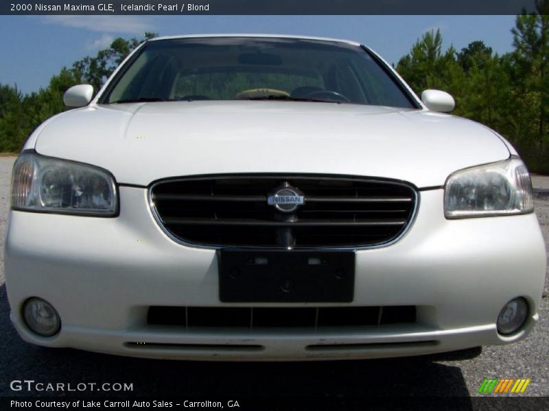 Icelandic Pearl / Blond 2000 Nissan Maxima GLE