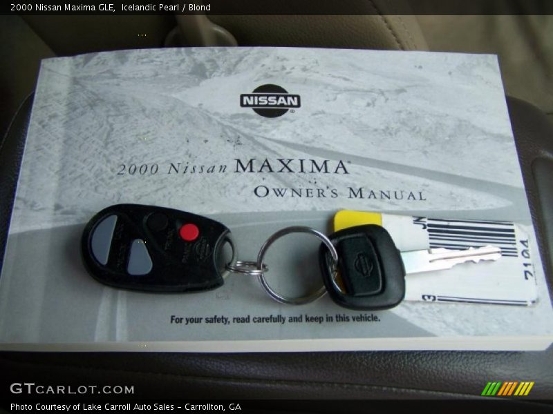 Icelandic Pearl / Blond 2000 Nissan Maxima GLE