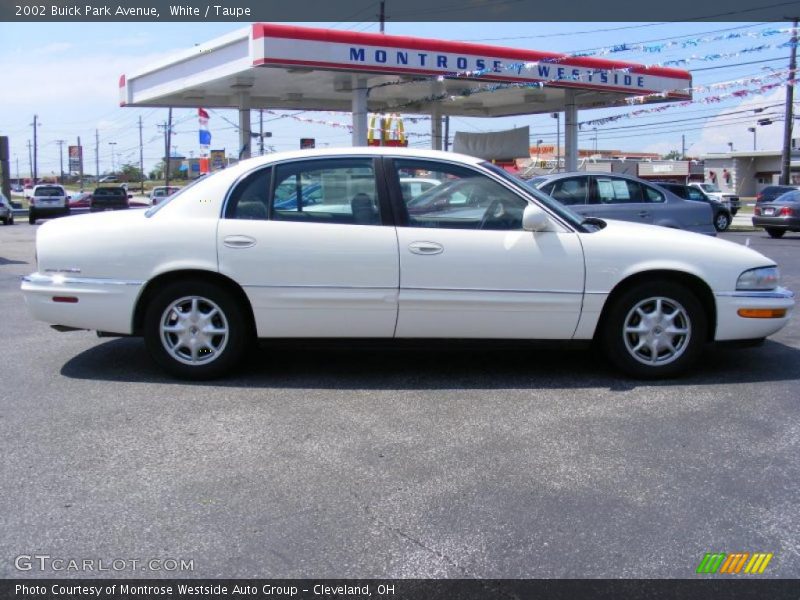 White / Taupe 2002 Buick Park Avenue
