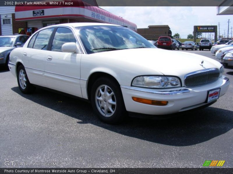 White / Taupe 2002 Buick Park Avenue