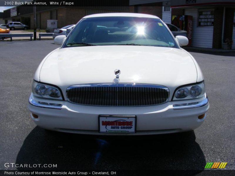 White / Taupe 2002 Buick Park Avenue