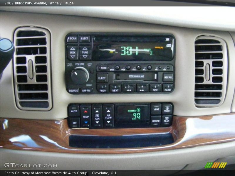 White / Taupe 2002 Buick Park Avenue