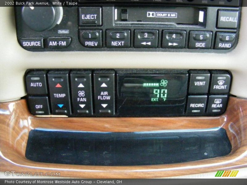 White / Taupe 2002 Buick Park Avenue