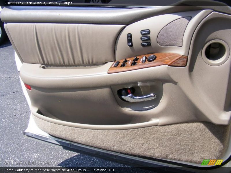 White / Taupe 2002 Buick Park Avenue