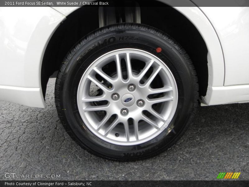 White Suede / Charcoal Black 2011 Ford Focus SE Sedan