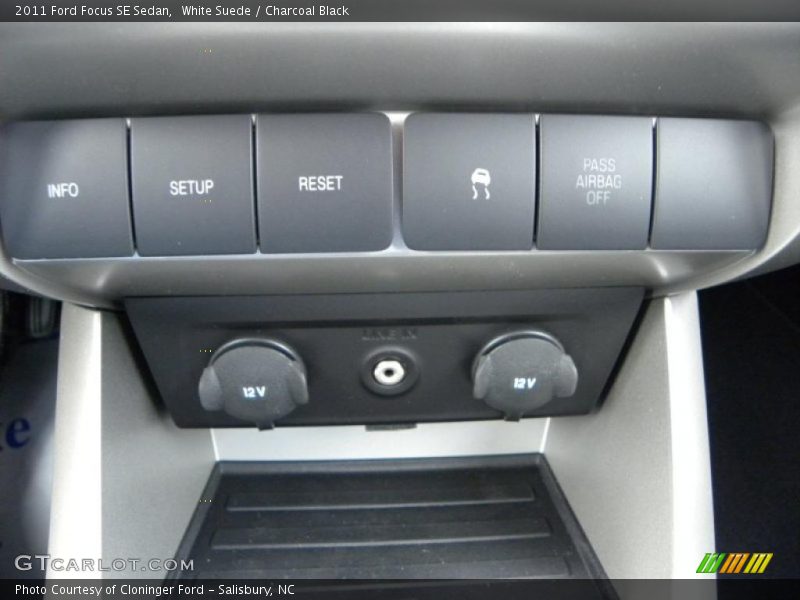White Suede / Charcoal Black 2011 Ford Focus SE Sedan