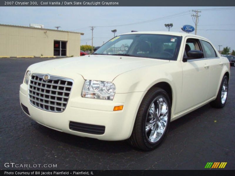 Cool Vanilla / Dark Slate Gray/Light Graystone 2007 Chrysler 300