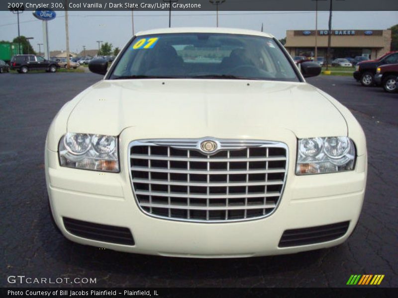 Cool Vanilla / Dark Slate Gray/Light Graystone 2007 Chrysler 300