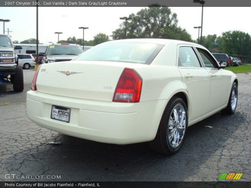 Cool Vanilla / Dark Slate Gray/Light Graystone 2007 Chrysler 300