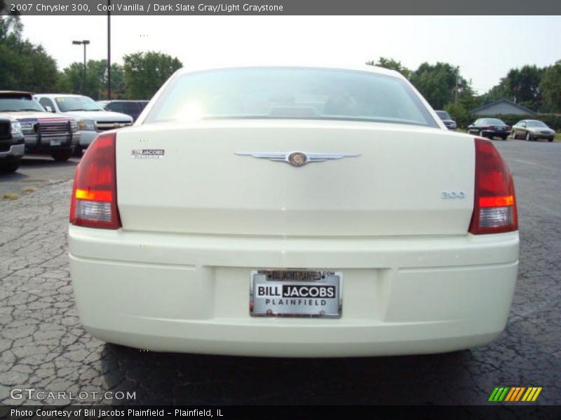 Cool Vanilla / Dark Slate Gray/Light Graystone 2007 Chrysler 300