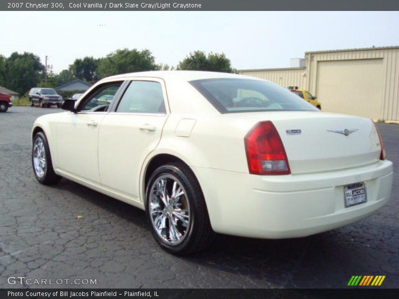 Cool Vanilla / Dark Slate Gray/Light Graystone 2007 Chrysler 300