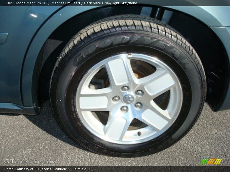 Magnesium Pearl / Dark Slate Gray/Light Graystone 2005 Dodge Magnum SXT