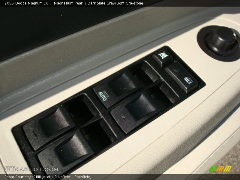 Magnesium Pearl / Dark Slate Gray/Light Graystone 2005 Dodge Magnum SXT