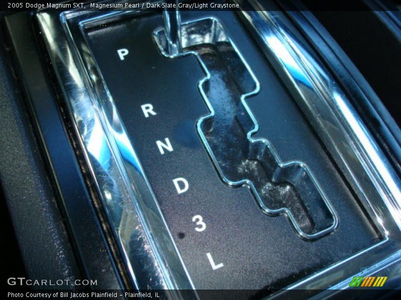 Magnesium Pearl / Dark Slate Gray/Light Graystone 2005 Dodge Magnum SXT