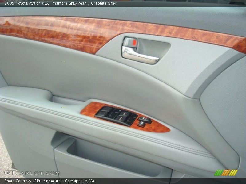 Phantom Gray Pearl / Graphite Gray 2005 Toyota Avalon XLS