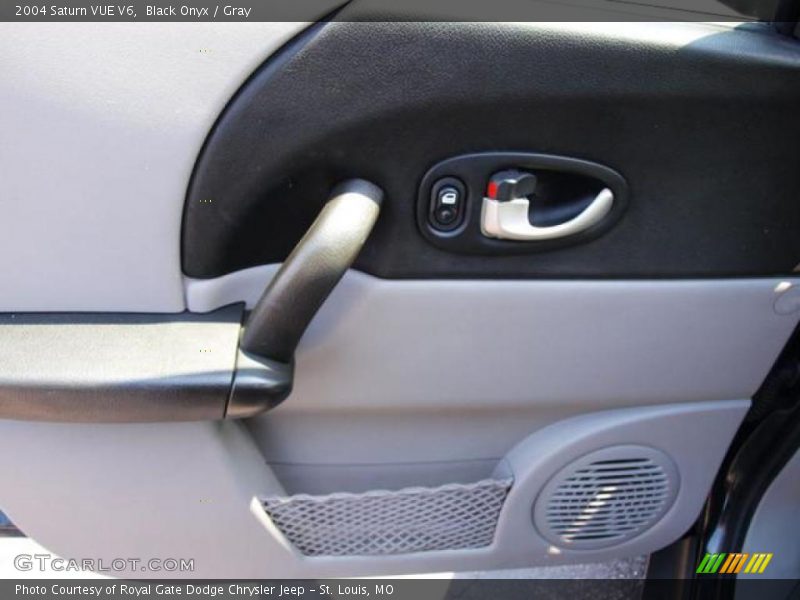 Black Onyx / Gray 2004 Saturn VUE V6
