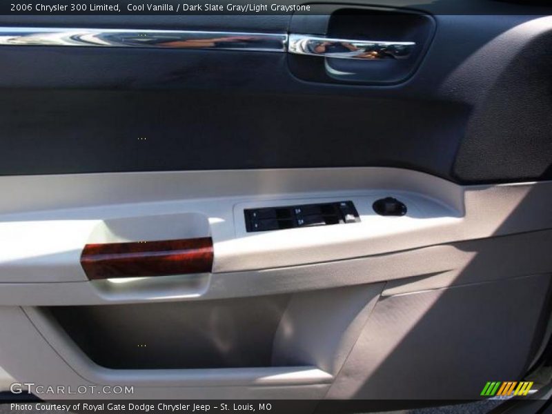 Cool Vanilla / Dark Slate Gray/Light Graystone 2006 Chrysler 300 Limited