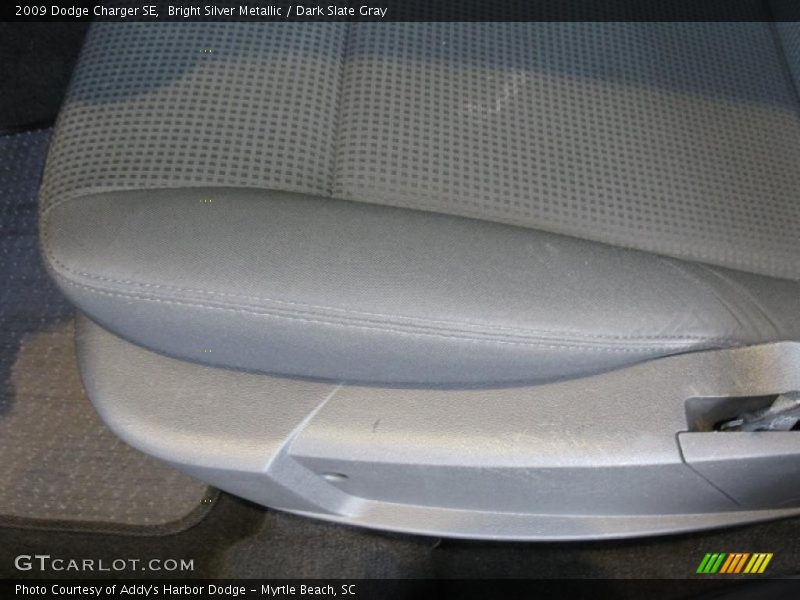 Bright Silver Metallic / Dark Slate Gray 2009 Dodge Charger SE