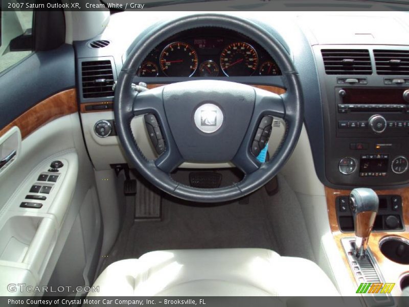 Cream White / Gray 2007 Saturn Outlook XR