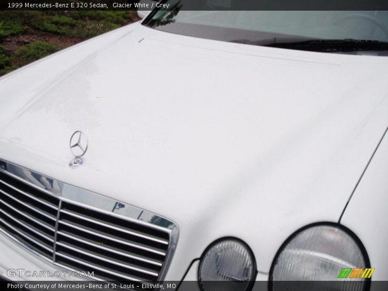 Glacier White / Grey 1999 Mercedes-Benz E 320 Sedan