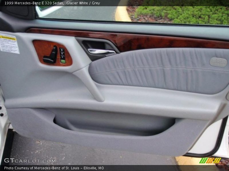 Glacier White / Grey 1999 Mercedes-Benz E 320 Sedan