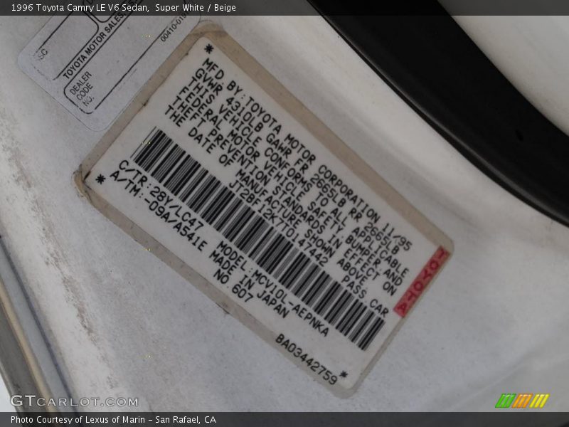 Super White / Beige 1996 Toyota Camry LE V6 Sedan