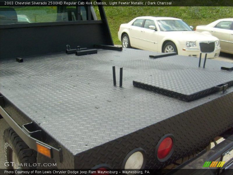 Light Pewter Metallic / Dark Charcoal 2003 Chevrolet Silverado 2500HD Regular Cab 4x4 Chassis