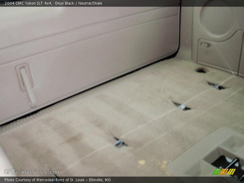 Onyx Black / Neutral/Shale 2004 GMC Yukon SLT 4x4