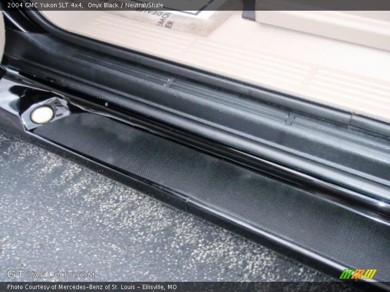 Onyx Black / Neutral/Shale 2004 GMC Yukon SLT 4x4