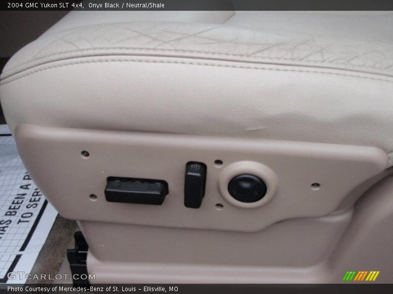 Onyx Black / Neutral/Shale 2004 GMC Yukon SLT 4x4