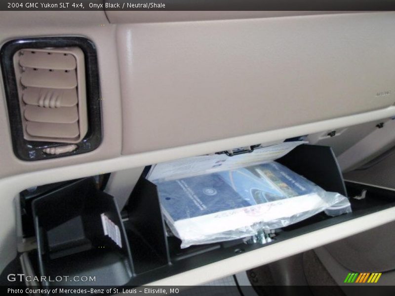 Onyx Black / Neutral/Shale 2004 GMC Yukon SLT 4x4