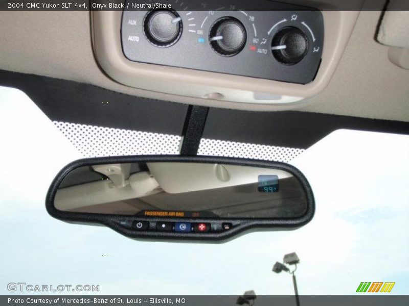Onyx Black / Neutral/Shale 2004 GMC Yukon SLT 4x4