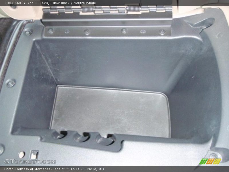 Onyx Black / Neutral/Shale 2004 GMC Yukon SLT 4x4