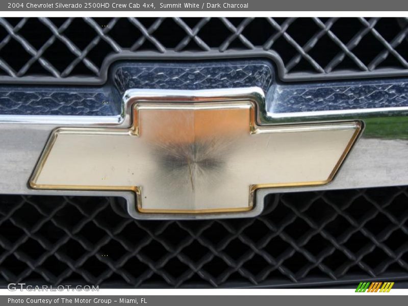 Summit White / Dark Charcoal 2004 Chevrolet Silverado 2500HD Crew Cab 4x4