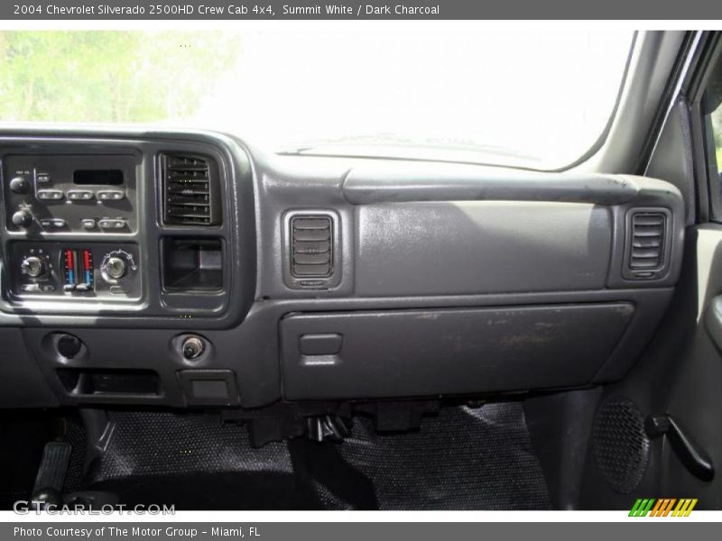 Summit White / Dark Charcoal 2004 Chevrolet Silverado 2500HD Crew Cab 4x4