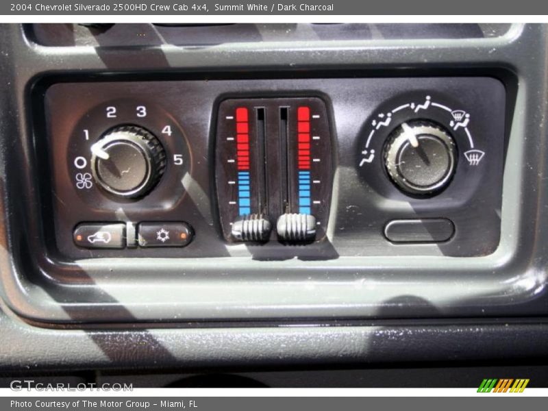 Summit White / Dark Charcoal 2004 Chevrolet Silverado 2500HD Crew Cab 4x4