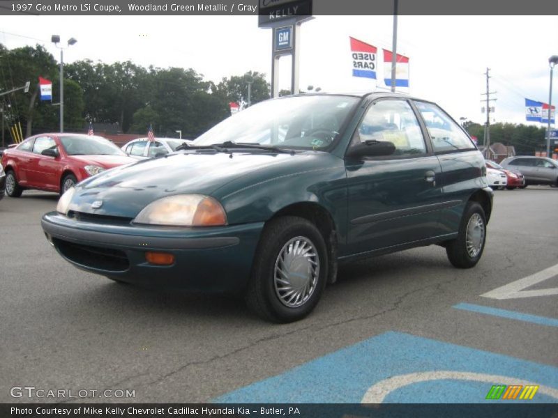 Front 3/4 View of 1997 Metro LSi Coupe