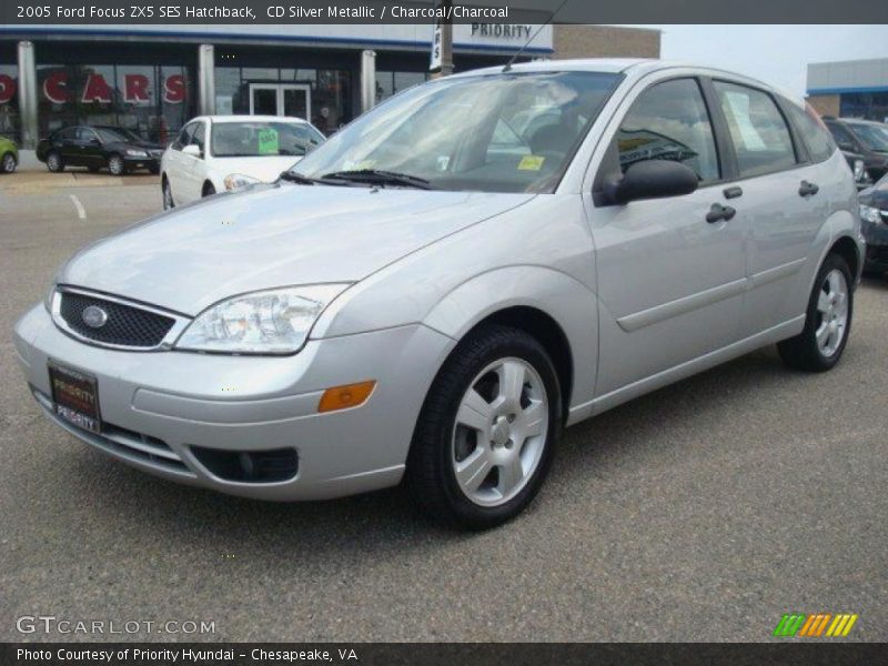 CD Silver Metallic / Charcoal/Charcoal 2005 Ford Focus ZX5 SES Hatchback