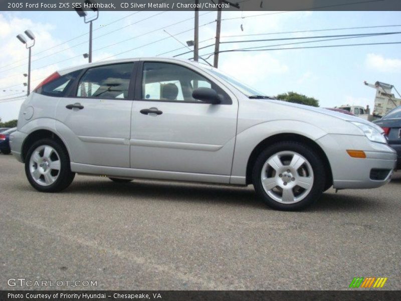 CD Silver Metallic / Charcoal/Charcoal 2005 Ford Focus ZX5 SES Hatchback
