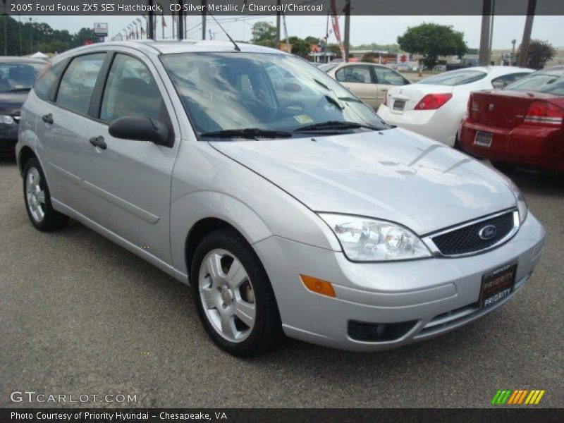 CD Silver Metallic / Charcoal/Charcoal 2005 Ford Focus ZX5 SES Hatchback